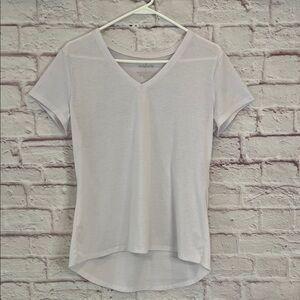 TRUHEARTS  White V-Neck Short Sleeve Tee